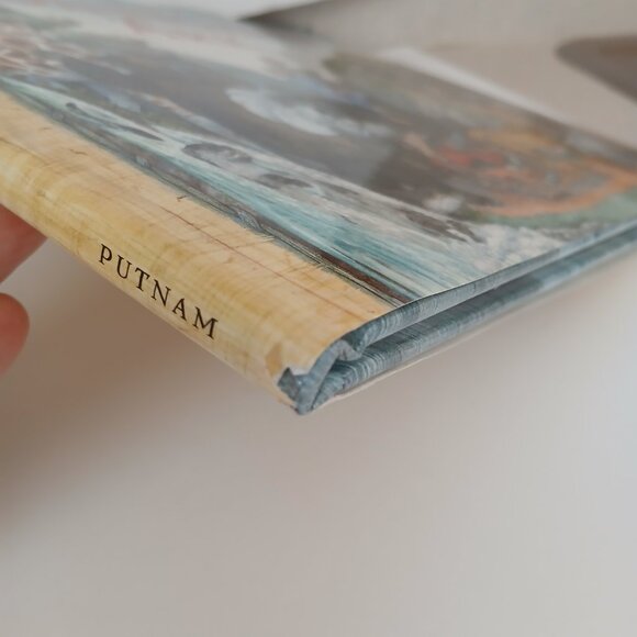 On Noah's Ark by Jan Brett - Picture 2 of 8